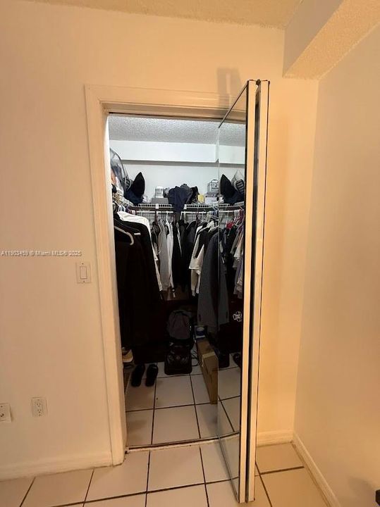 For Rent: $2,290 (2 beds, 2 baths, 898 Square Feet)