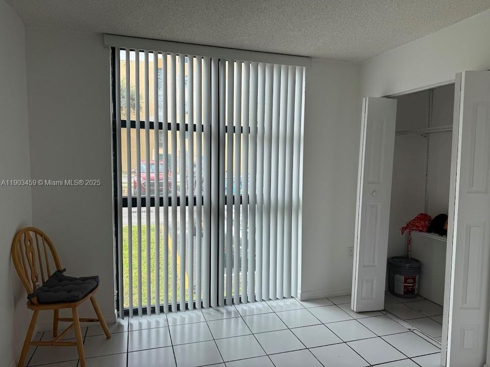 For Rent: $2,290 (2 beds, 2 baths, 898 Square Feet)