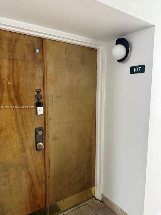 For Rent: $2,290 (2 beds, 2 baths, 898 Square Feet)