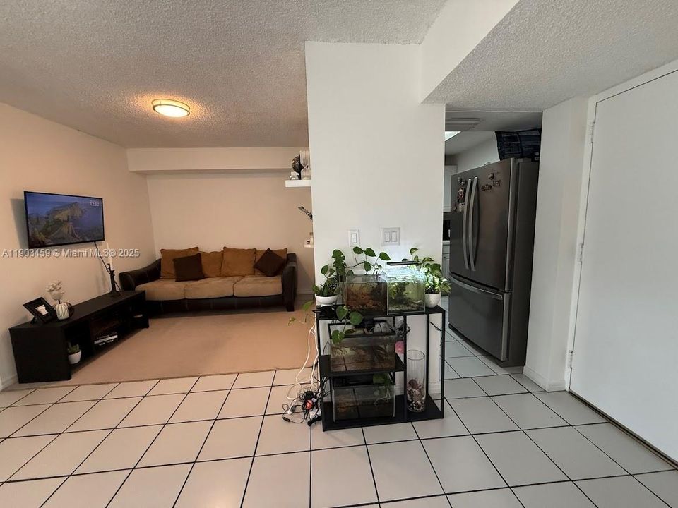 For Rent: $2,290 (2 beds, 2 baths, 898 Square Feet)