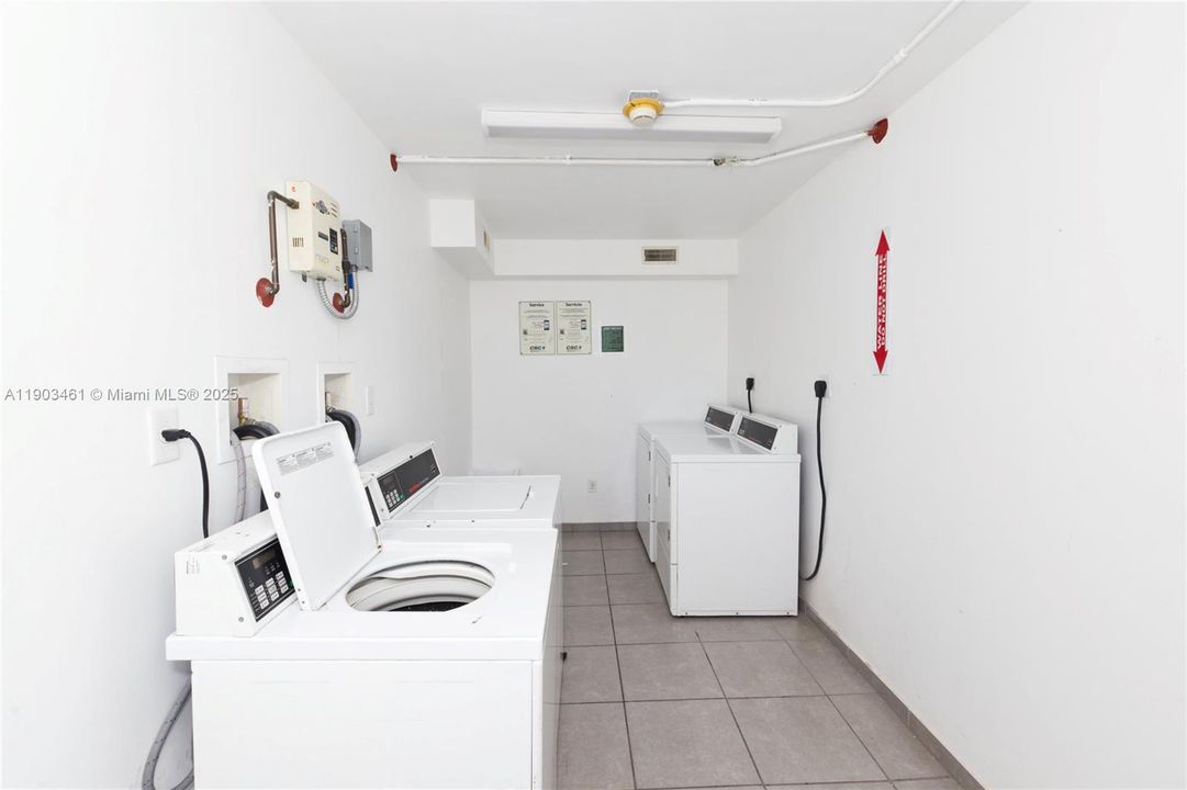 For Sale: $225,000 (1 beds, 1 baths, 792 Square Feet)