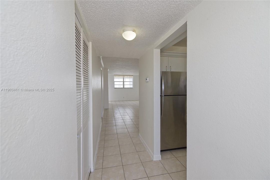 For Sale: $225,000 (1 beds, 1 baths, 792 Square Feet)