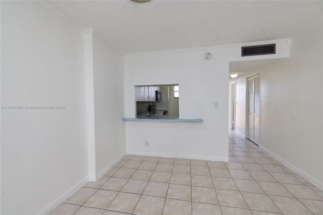 For Sale: $225,000 (1 beds, 1 baths, 792 Square Feet)