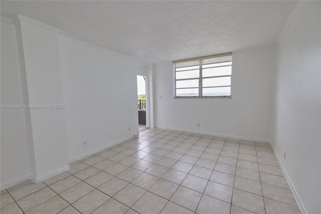 For Sale: $225,000 (1 beds, 1 baths, 792 Square Feet)