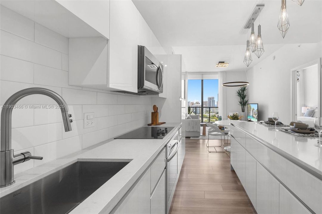 Под контрактом: $4,163 (2 спален, 2 ванн, 1264 Квадратных фут)