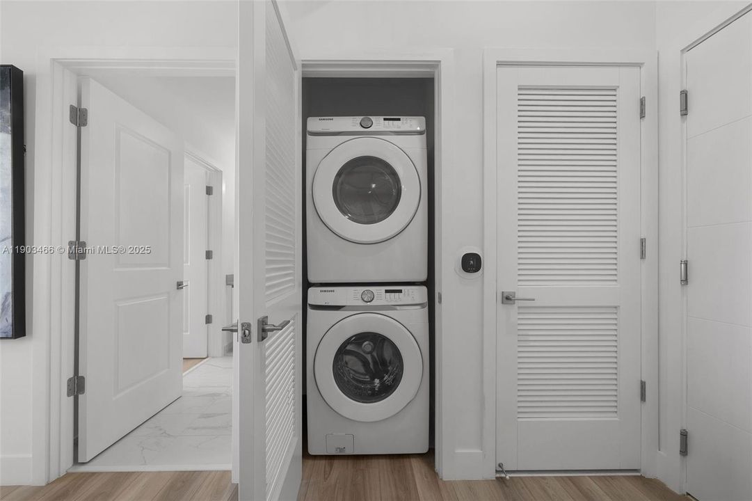 Под контрактом: $4,163 (2 спален, 2 ванн, 1264 Квадратных фут)