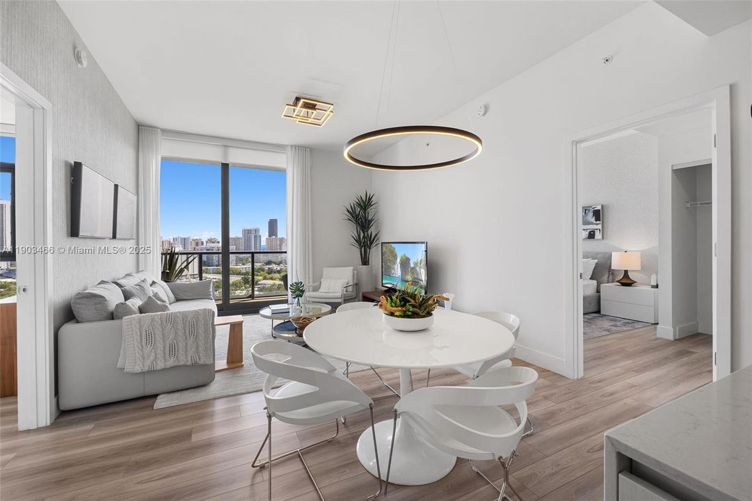 Под контрактом: $4,163 (2 спален, 2 ванн, 1264 Квадратных фут)