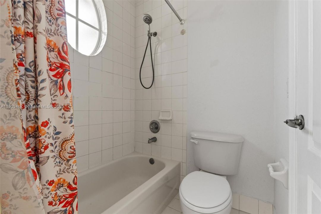 For Rent: $4,000 (5 beds, 3 baths, 2379 Square Feet)