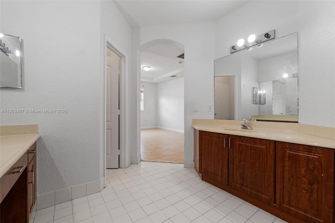 For Rent: $4,000 (5 beds, 3 baths, 2379 Square Feet)