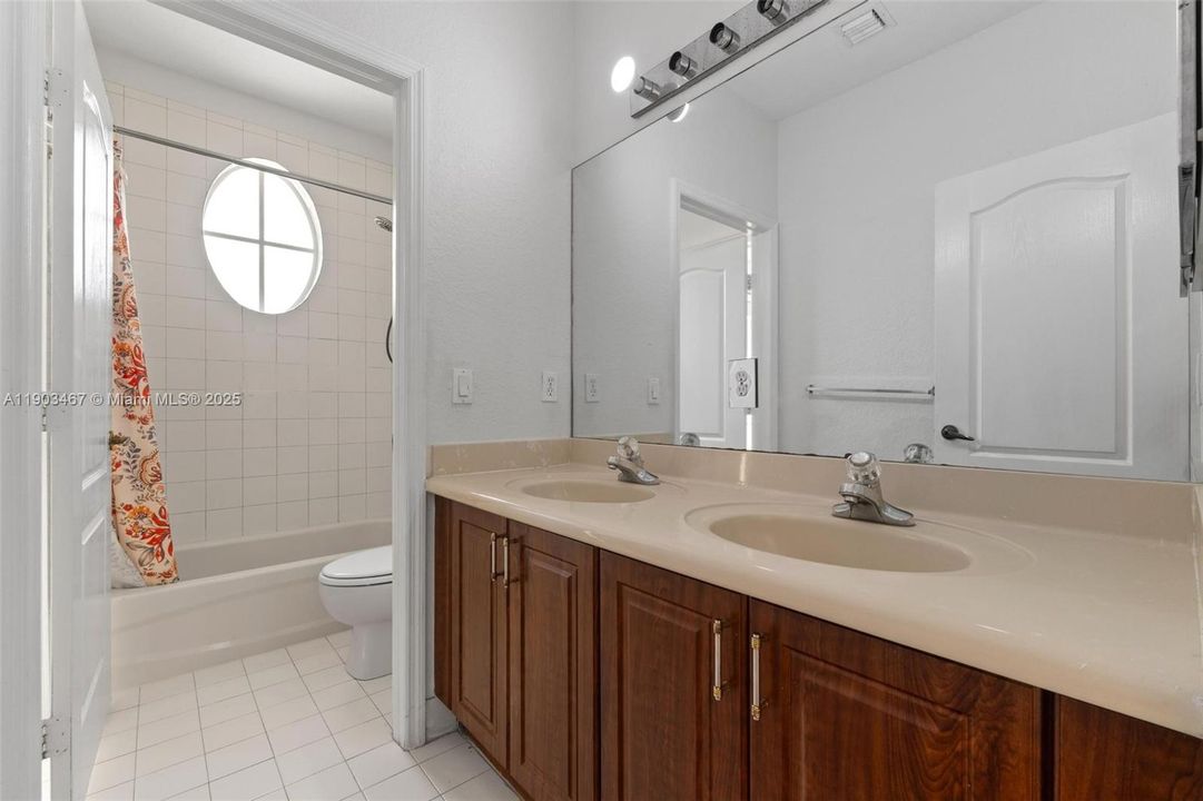 For Rent: $4,000 (5 beds, 3 baths, 2379 Square Feet)