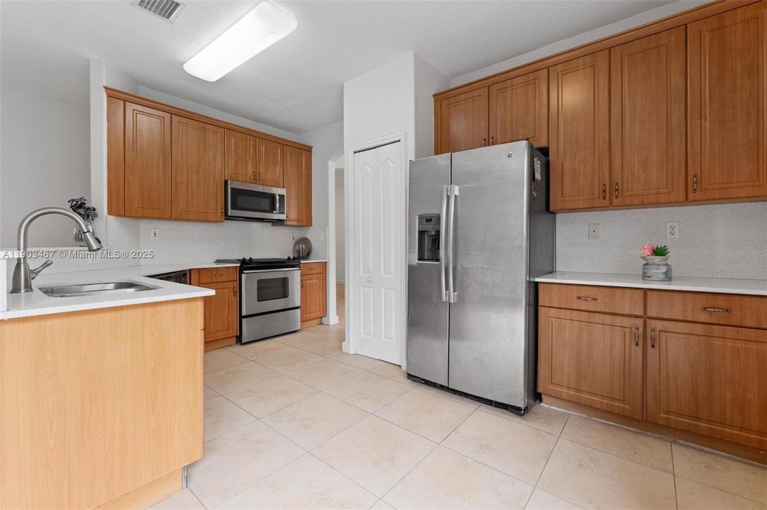 For Rent: $4,000 (5 beds, 3 baths, 2379 Square Feet)