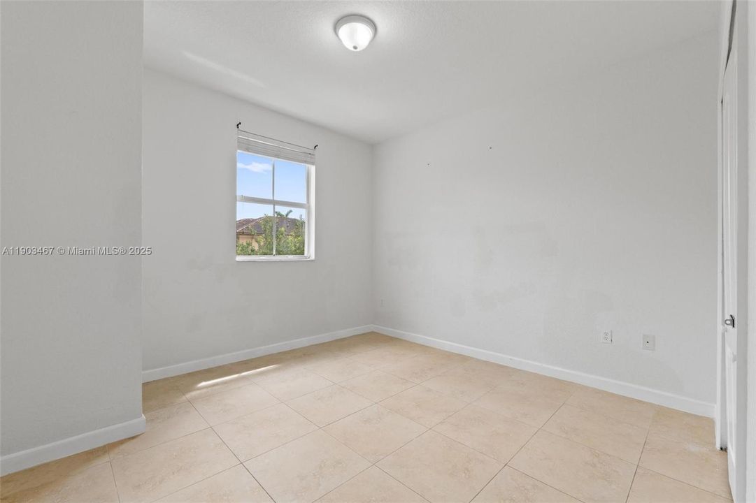 For Rent: $4,000 (5 beds, 3 baths, 2379 Square Feet)