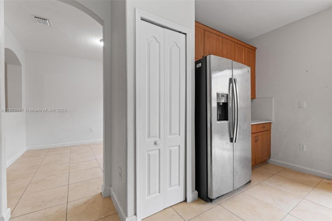 For Rent: $4,000 (5 beds, 3 baths, 2379 Square Feet)