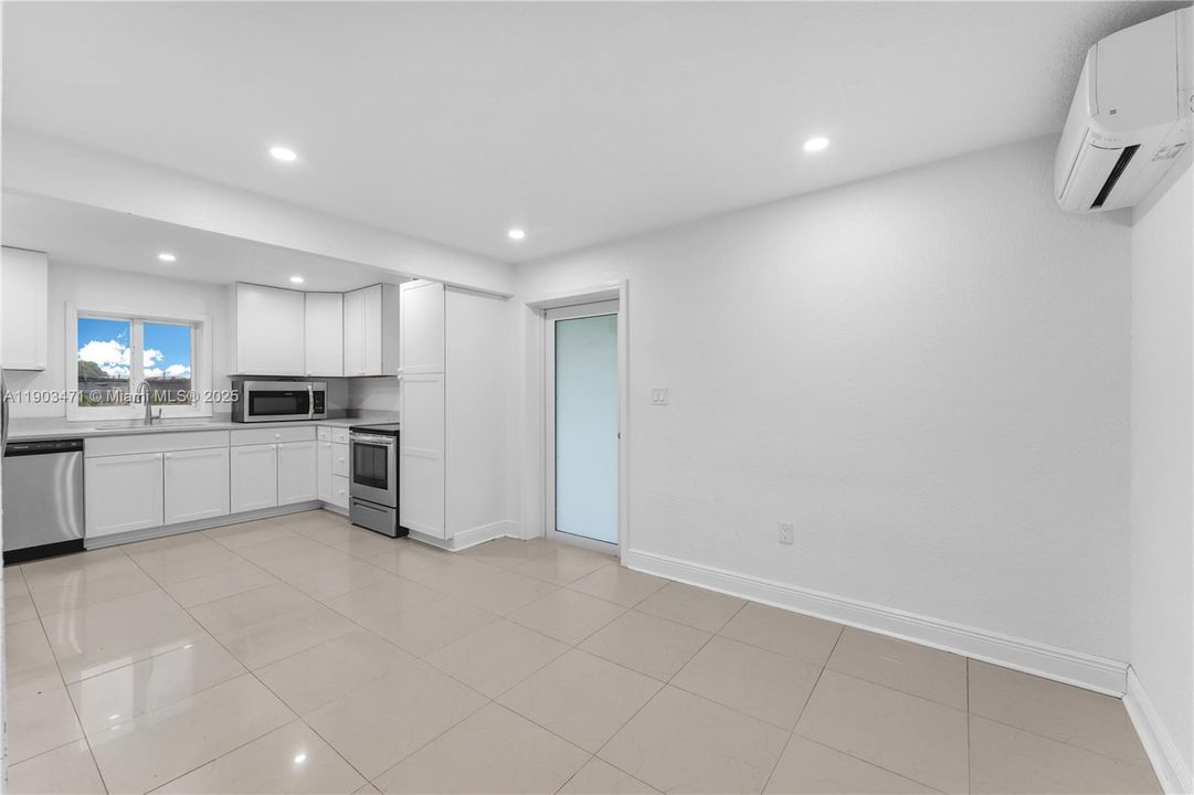 Recently Sold: $1,280,000 (3 beds, 1 baths, 1555 Square Feet)