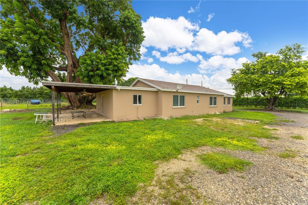 Recently Sold: $1,280,000 (3 beds, 1 baths, 1555 Square Feet)