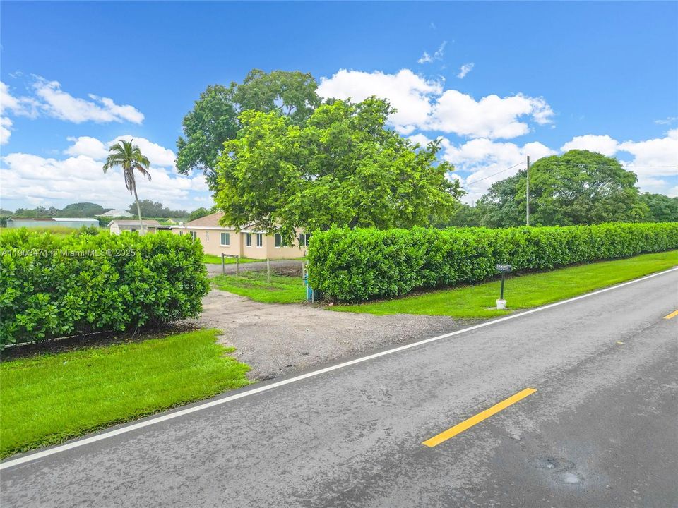 Recently Sold: $1,280,000 (3 beds, 1 baths, 1555 Square Feet)