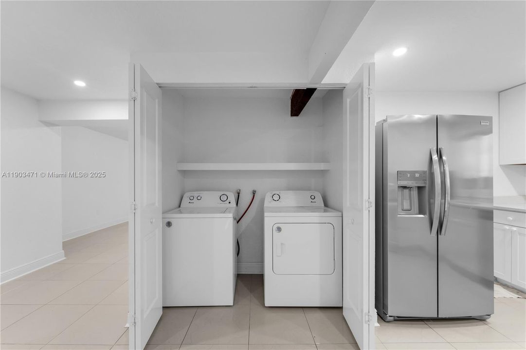 Recently Sold: $1,280,000 (3 beds, 1 baths, 1555 Square Feet)