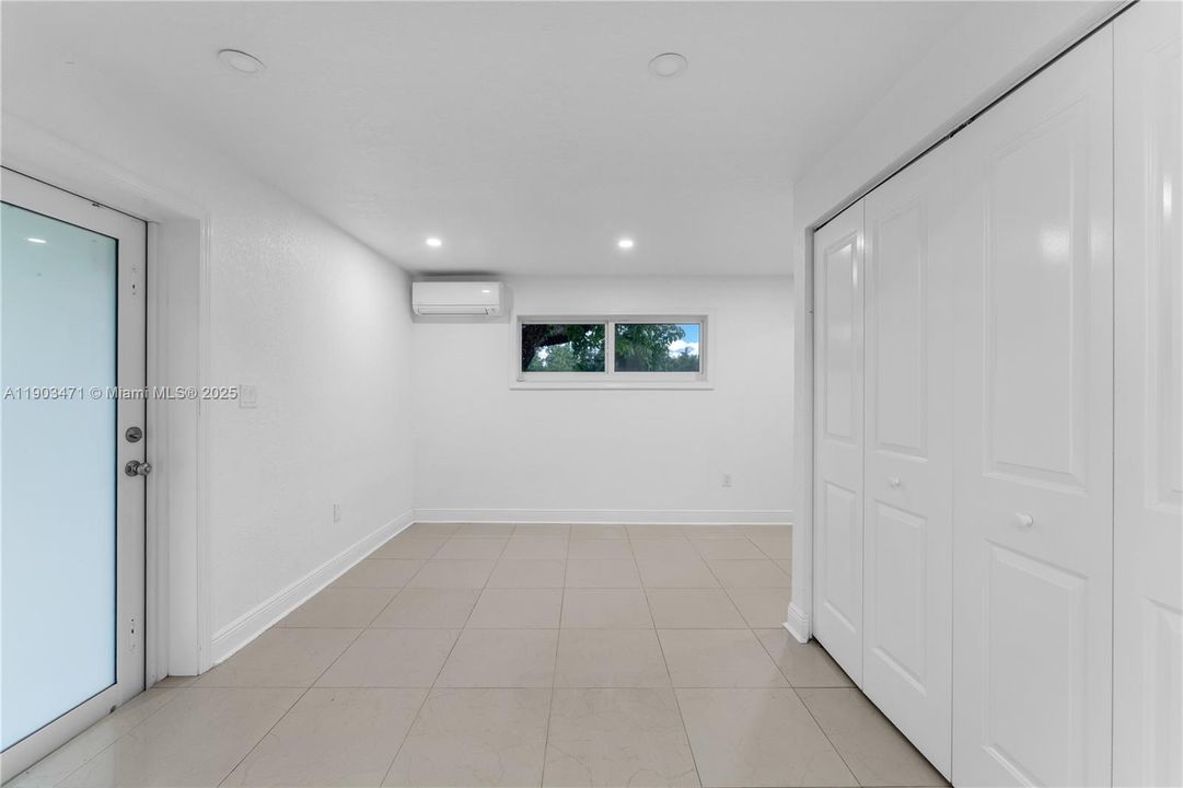 Recently Sold: $1,280,000 (3 beds, 1 baths, 1555 Square Feet)