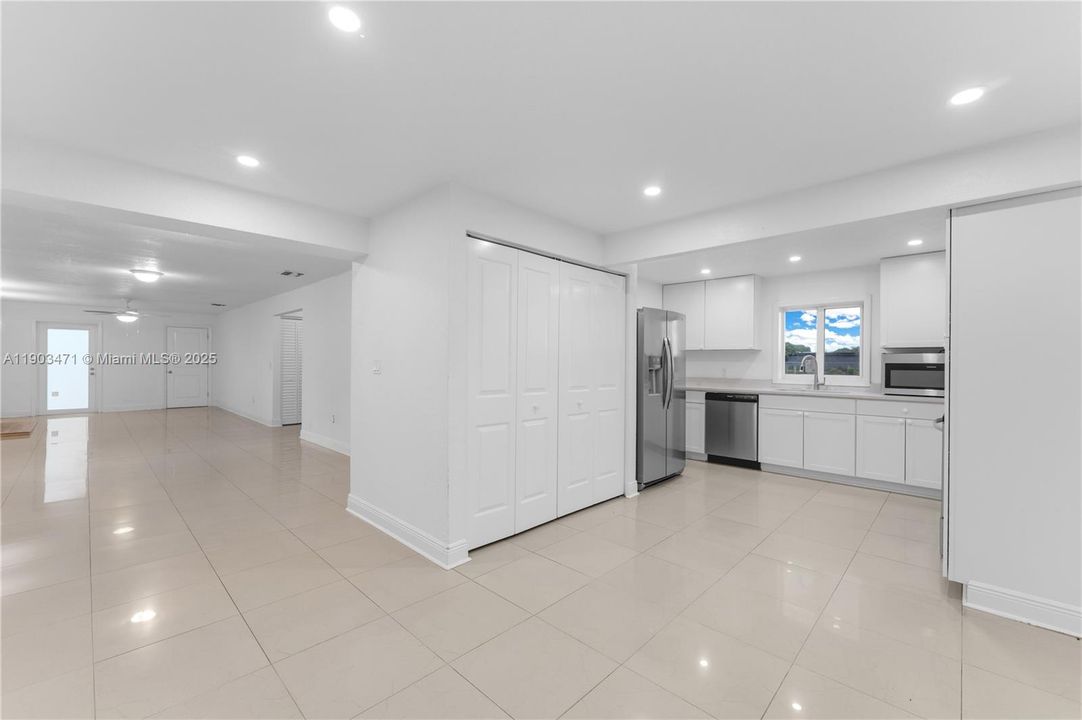 Recently Sold: $1,280,000 (3 beds, 1 baths, 1555 Square Feet)