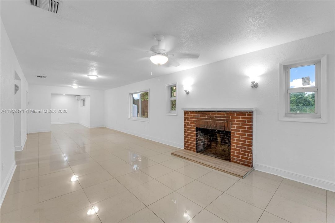 Recently Sold: $1,280,000 (3 beds, 1 baths, 1555 Square Feet)