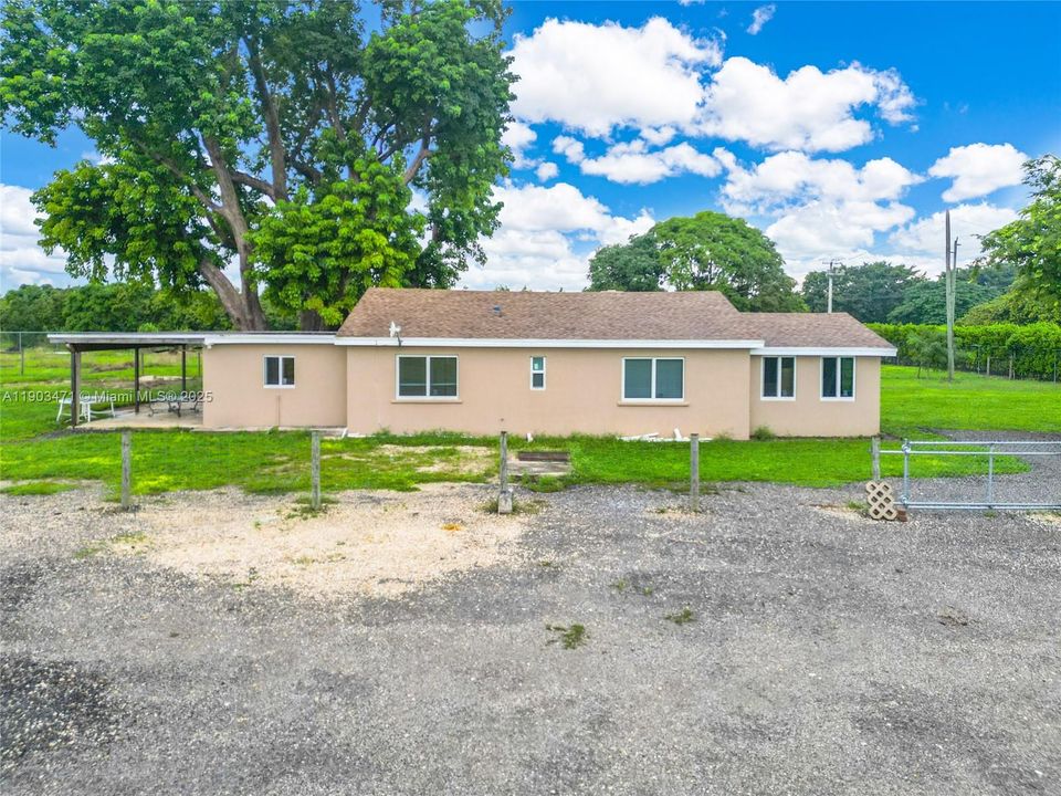 Recently Sold: $1,280,000 (3 beds, 1 baths, 1555 Square Feet)