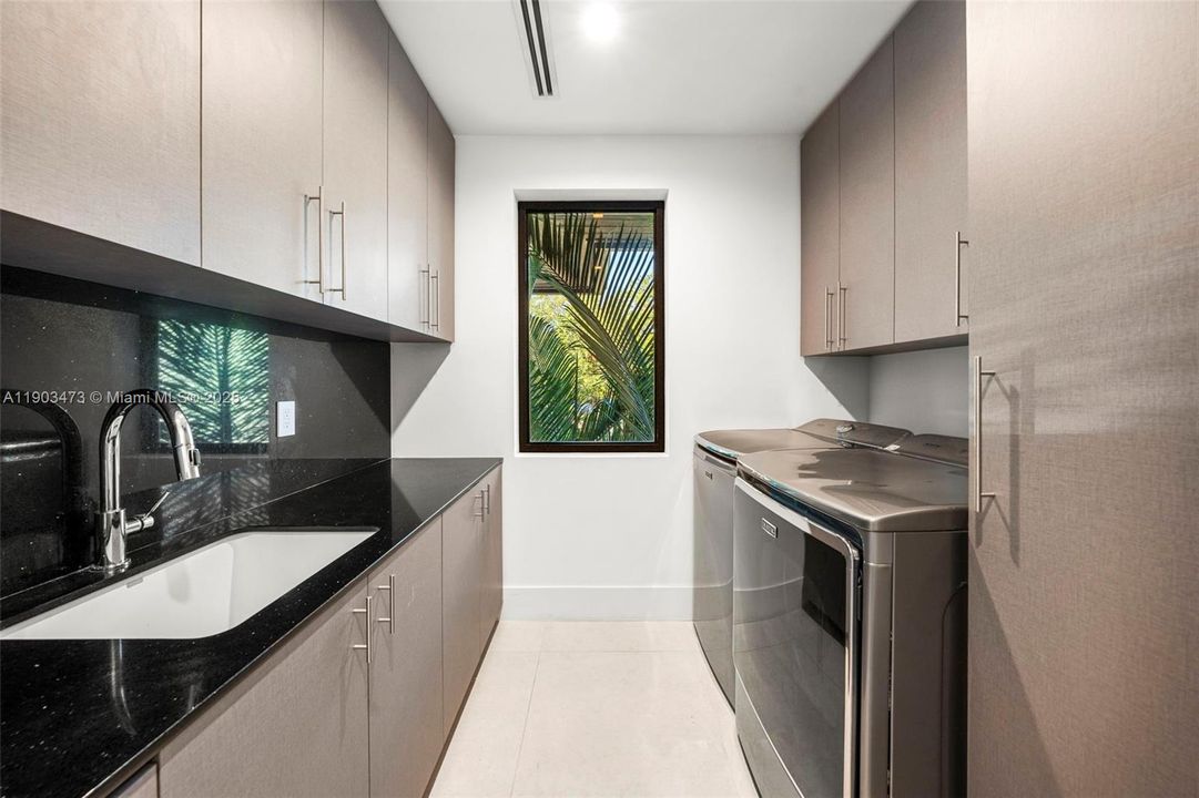 Active With Contract: $5,850,000 (5 beds, 5 baths, 5730 Square Feet)