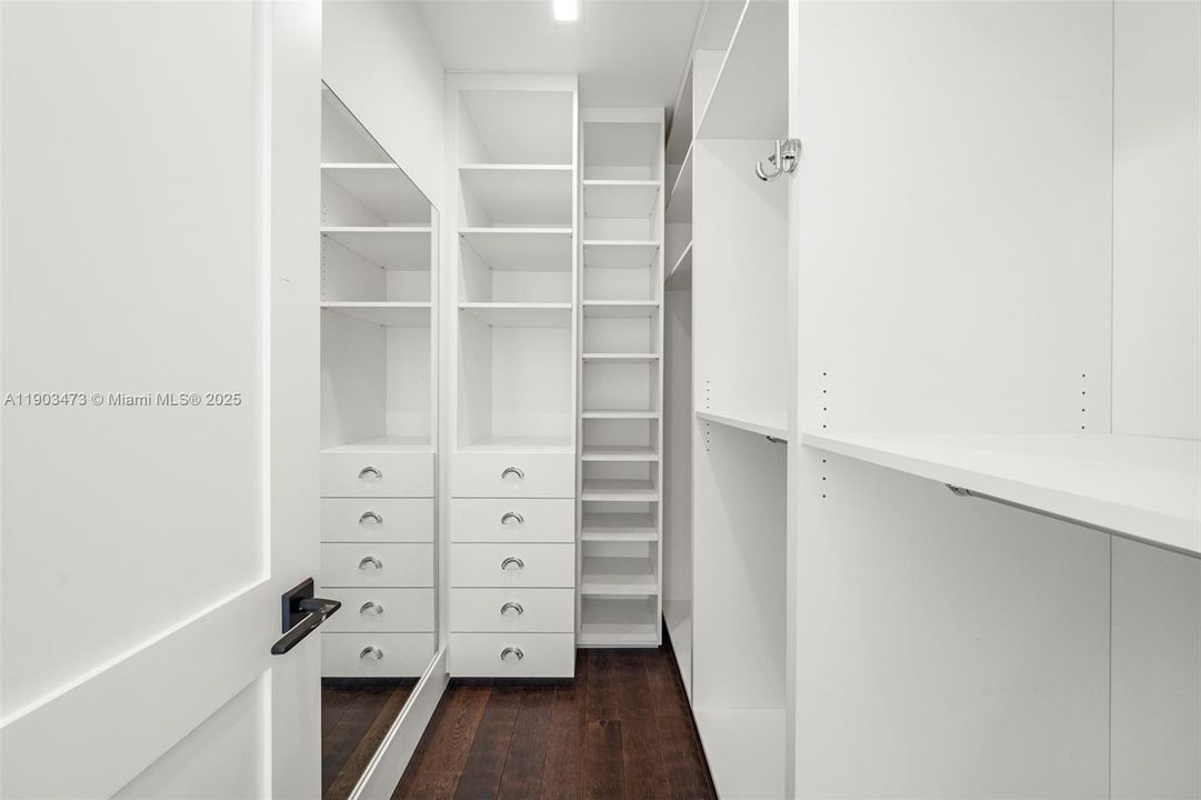 Active With Contract: $5,850,000 (5 beds, 5 baths, 5730 Square Feet)