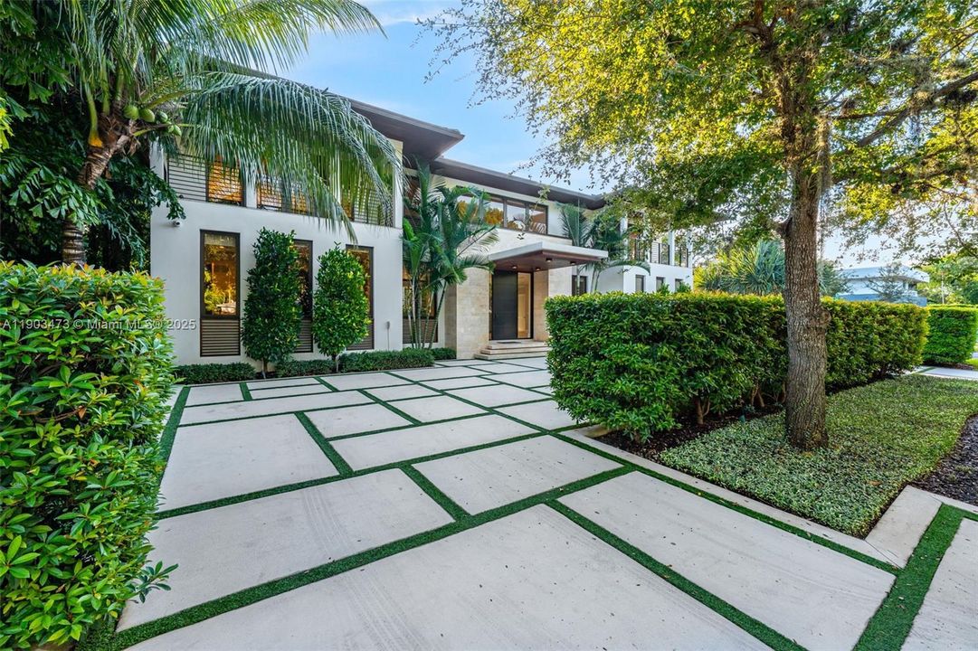 Active With Contract: $5,850,000 (5 beds, 5 baths, 5730 Square Feet)