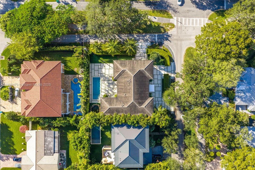 Active With Contract: $5,850,000 (5 beds, 5 baths, 5730 Square Feet)