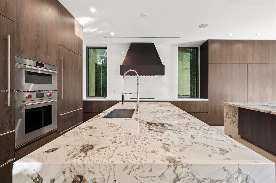 Active With Contract: $5,850,000 (5 beds, 5 baths, 5730 Square Feet)