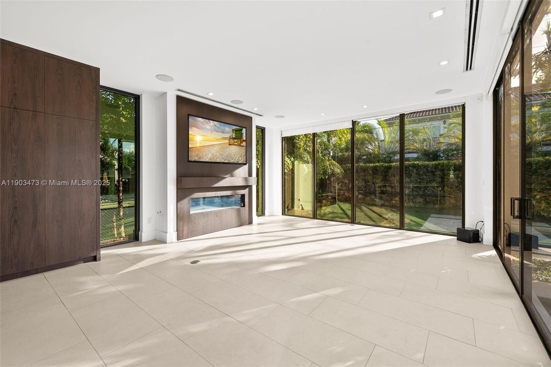 Active With Contract: $5,850,000 (5 beds, 5 baths, 5730 Square Feet)