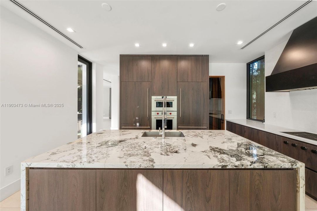 Active With Contract: $5,850,000 (5 beds, 5 baths, 5730 Square Feet)