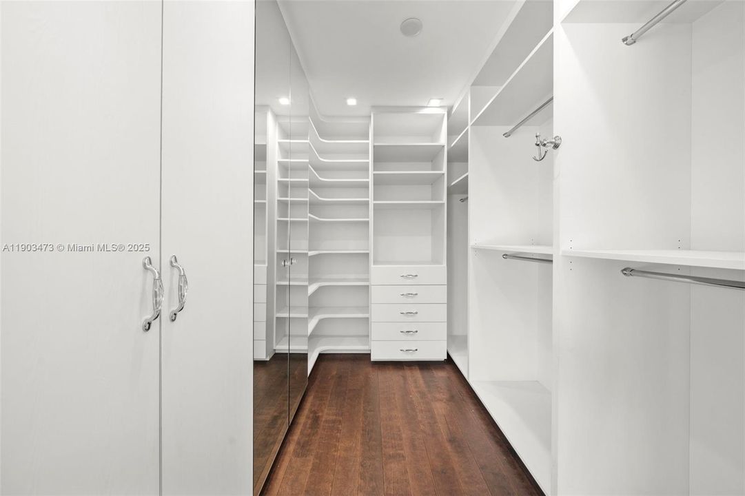 Active With Contract: $5,850,000 (5 beds, 5 baths, 5730 Square Feet)