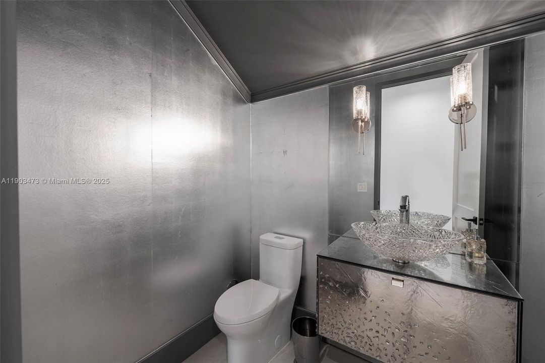 Guest bath/Powder Room