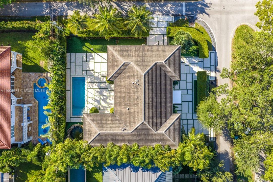 Active With Contract: $5,850,000 (5 beds, 5 baths, 5730 Square Feet)