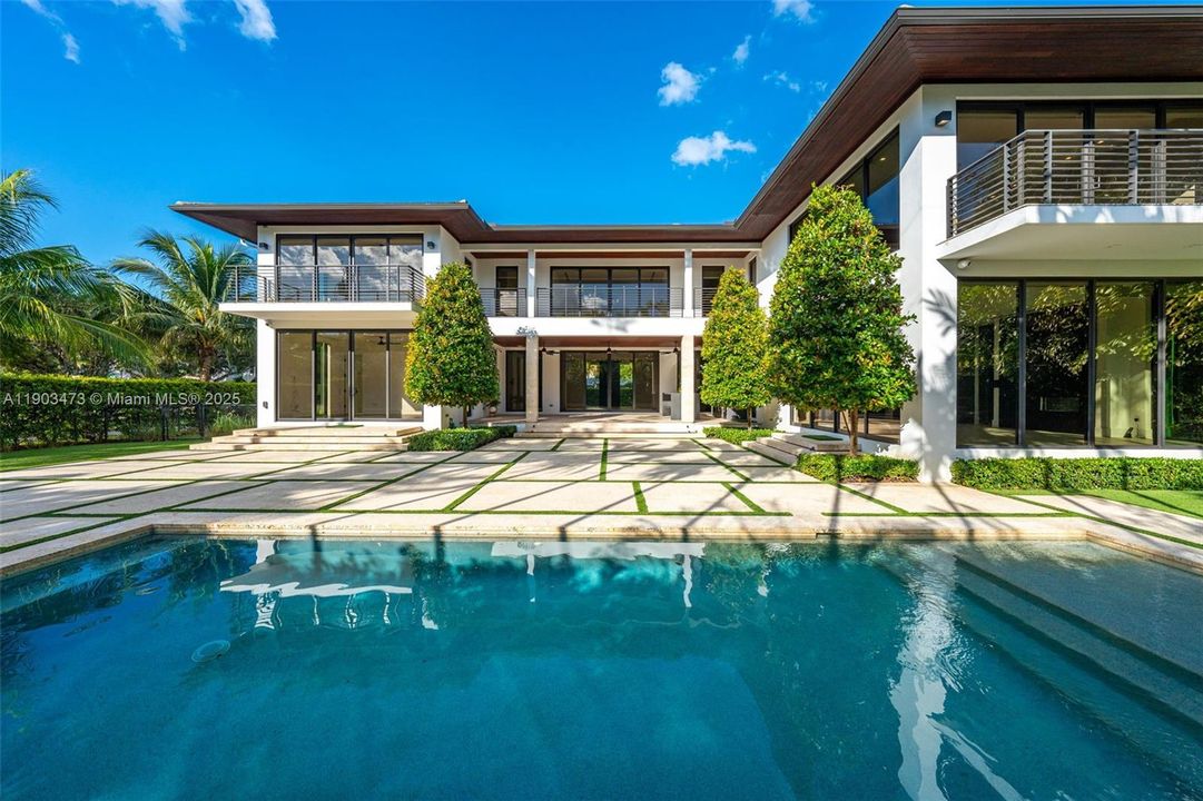 Active With Contract: $5,850,000 (5 beds, 5 baths, 5730 Square Feet)