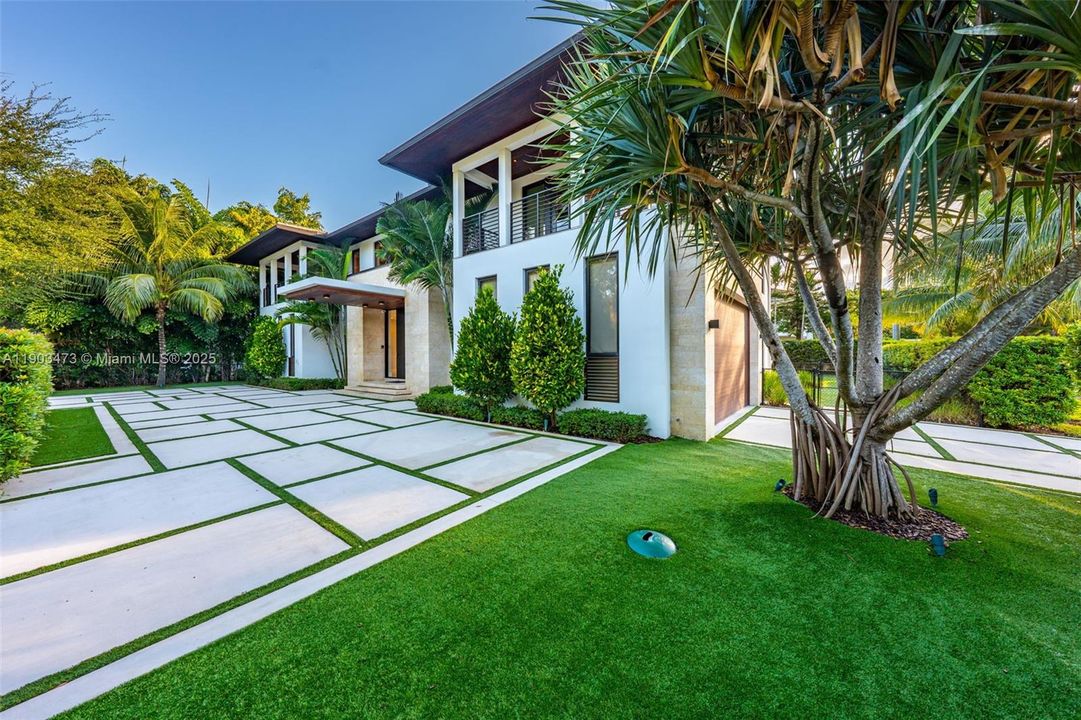 Active With Contract: $5,850,000 (5 beds, 5 baths, 5730 Square Feet)