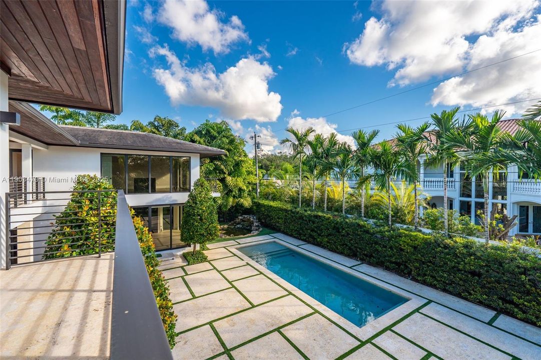 Active With Contract: $5,850,000 (5 beds, 5 baths, 5730 Square Feet)