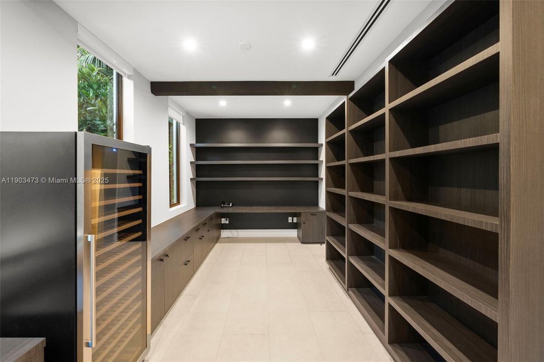 Active With Contract: $5,850,000 (5 beds, 5 baths, 5730 Square Feet)