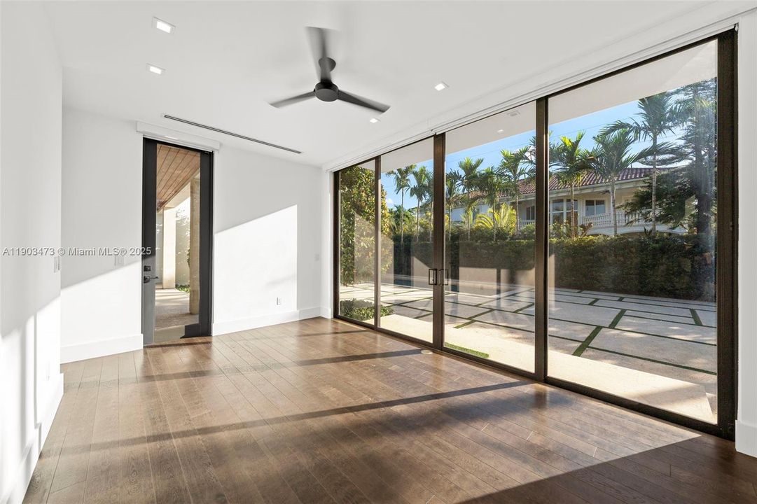 Guest Bedroom 1st Floor