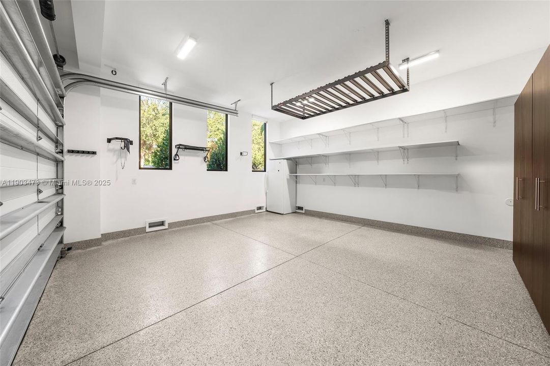 Active With Contract: $5,850,000 (5 beds, 5 baths, 5730 Square Feet)