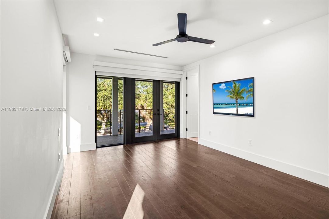 Active With Contract: $5,850,000 (5 beds, 5 baths, 5730 Square Feet)