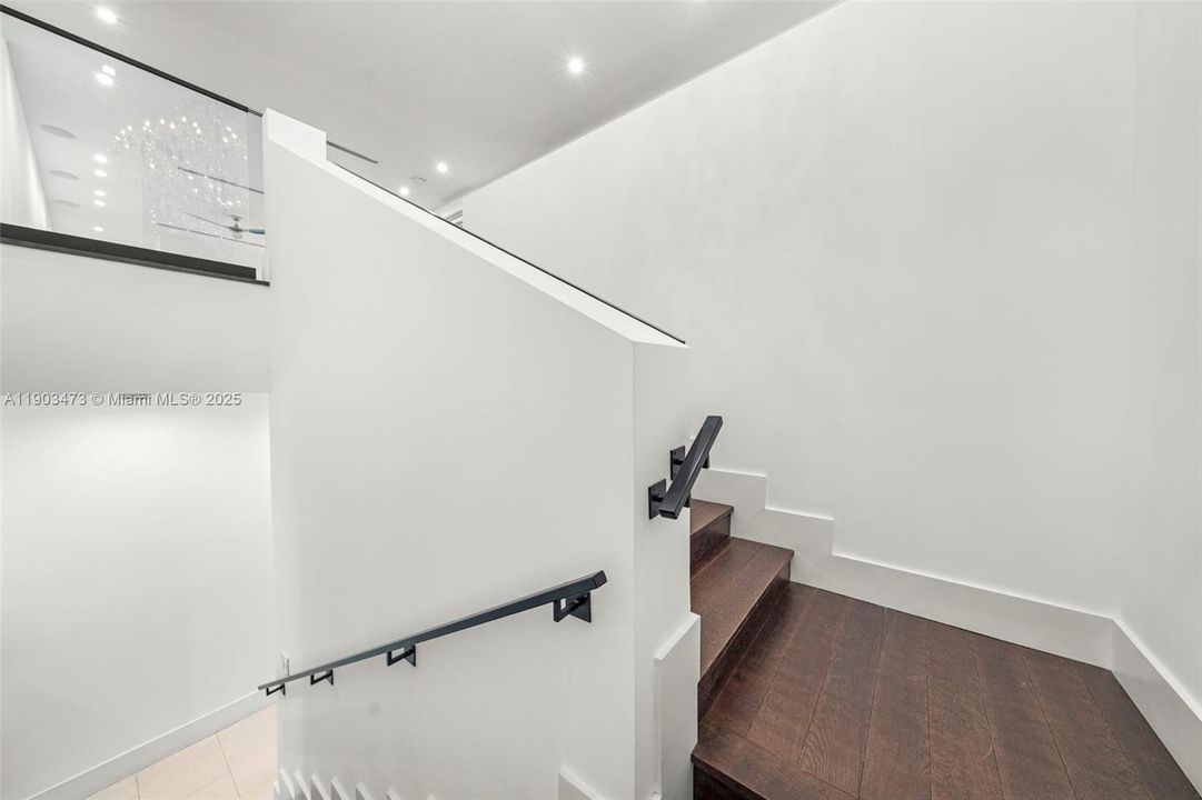 Active With Contract: $5,850,000 (5 beds, 5 baths, 5730 Square Feet)