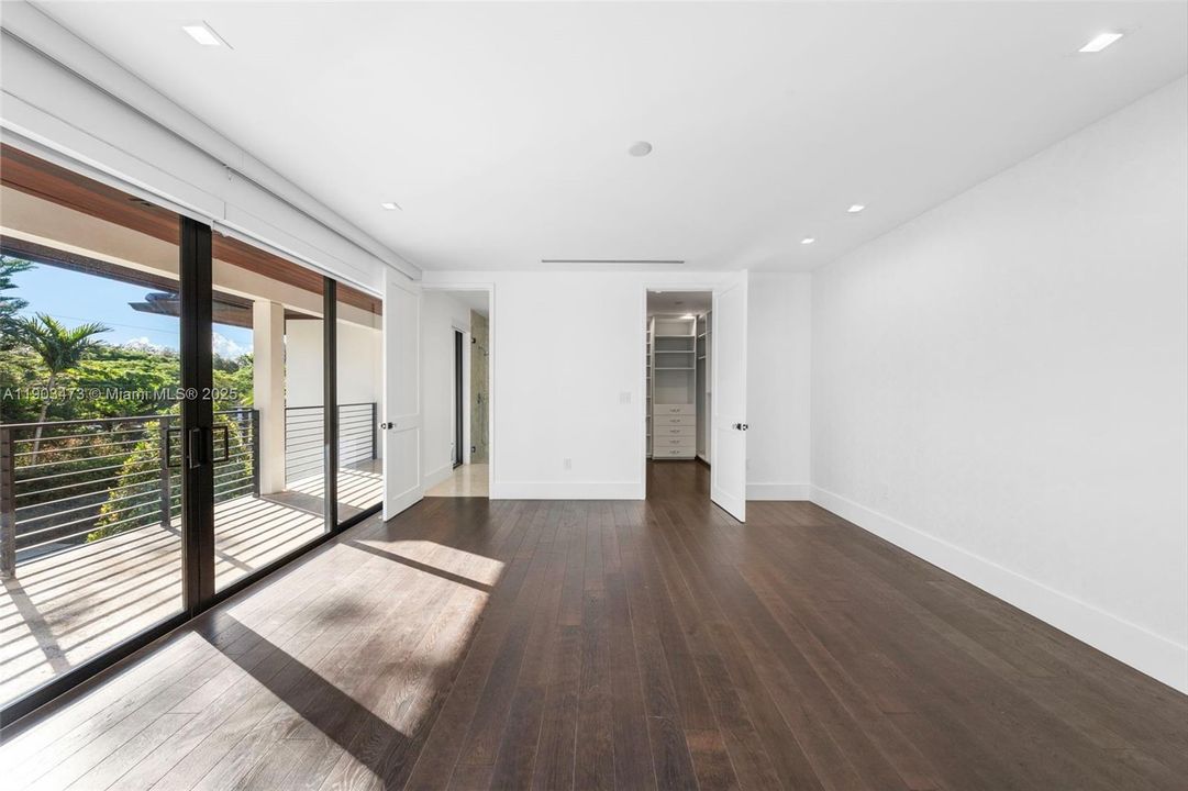 Active With Contract: $5,850,000 (5 beds, 5 baths, 5730 Square Feet)