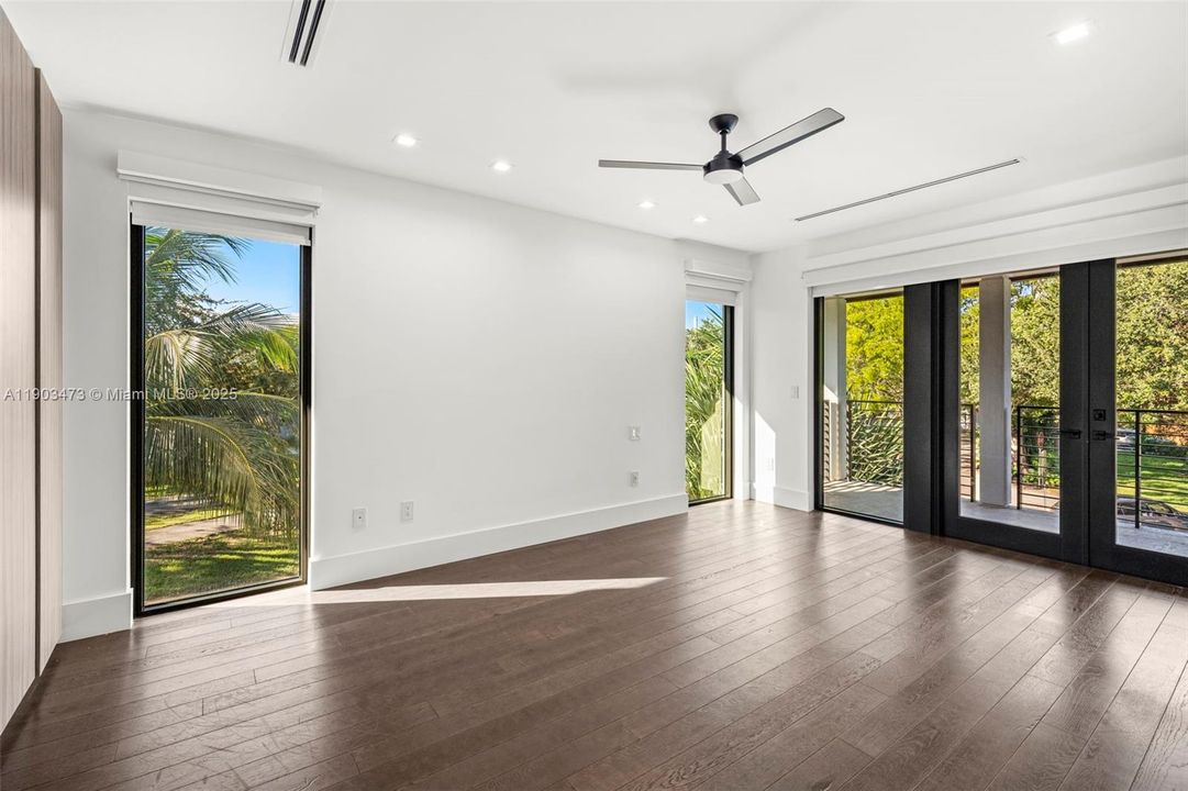 Active With Contract: $5,850,000 (5 beds, 5 baths, 5730 Square Feet)