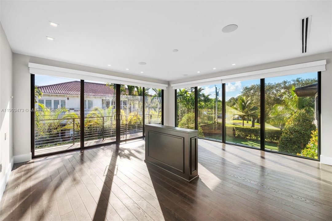 Active With Contract: $5,850,000 (5 beds, 5 baths, 5730 Square Feet)