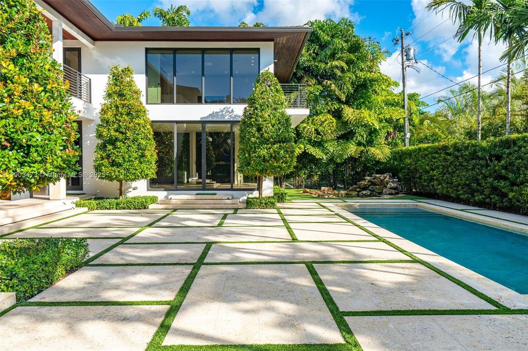 Active With Contract: $5,850,000 (5 beds, 5 baths, 5730 Square Feet)