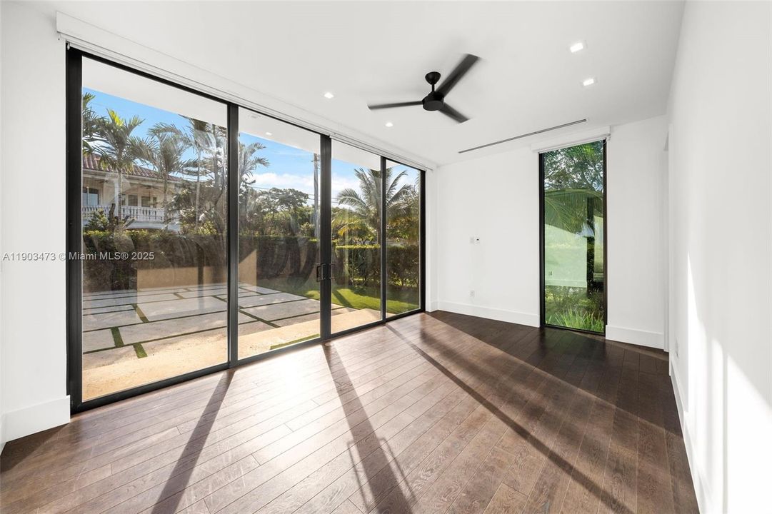 Guest Bedroom 1st Floor