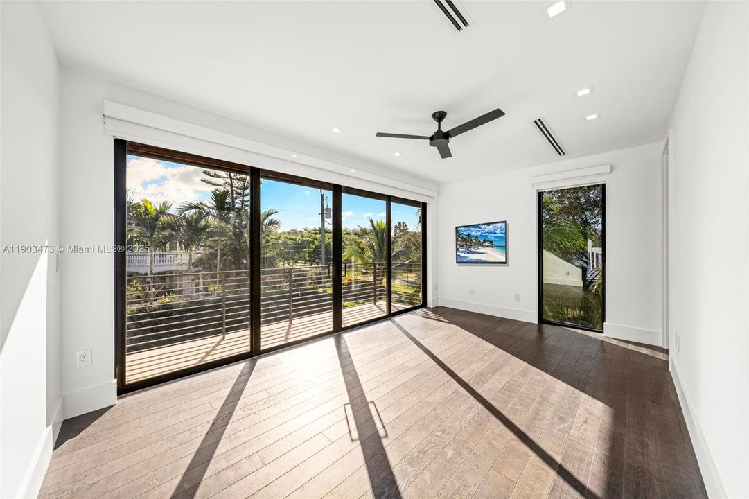 Active With Contract: $5,850,000 (5 beds, 5 baths, 5730 Square Feet)