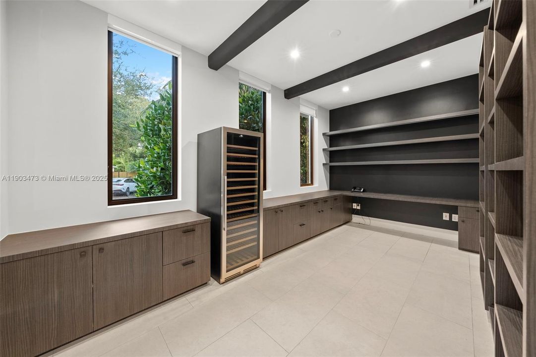 Active With Contract: $5,850,000 (5 beds, 5 baths, 5730 Square Feet)